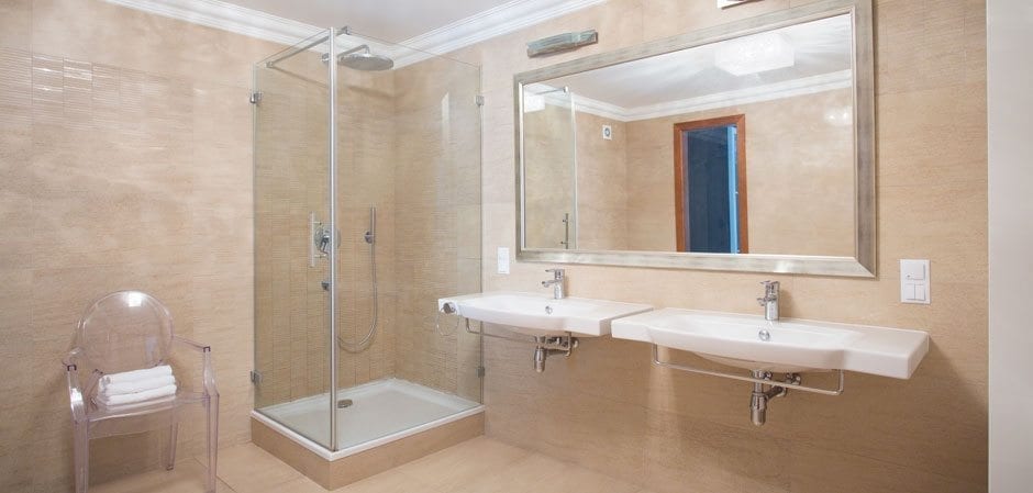 double sinks and shower